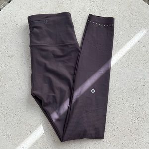Lululemon Leggings (Dark grey ish purple) 6, in great condition